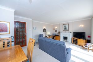 Sitting room/diner- click for photo gallery